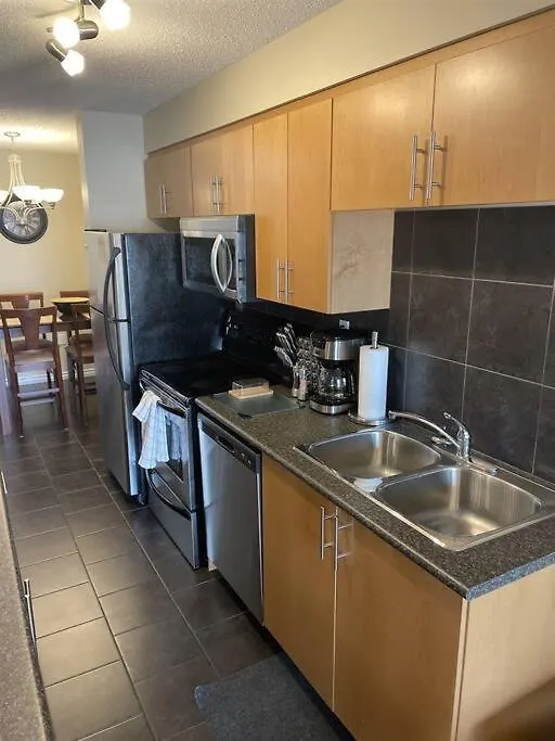 Chris'S Cozy Condo Times Square Rogers Place Edmonton
